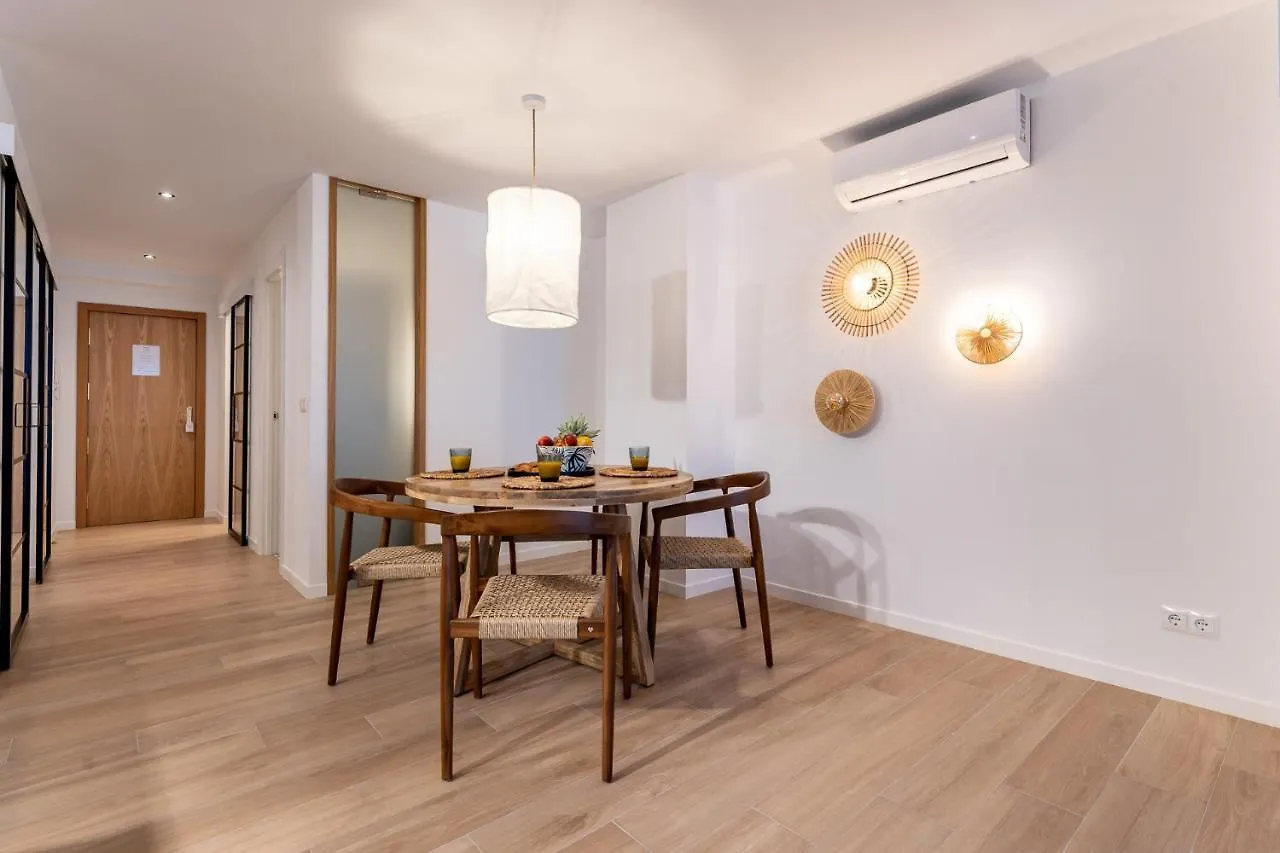 아파트 Luxury Beachfront Living On The Beach With Big Terrace 토레몰리노스 스페인