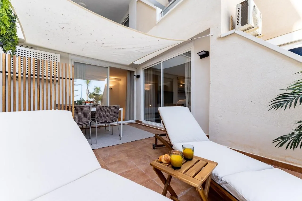 아파트 Luxury Beachfront Living On The Beach With Big Terrace 토레몰리노스
