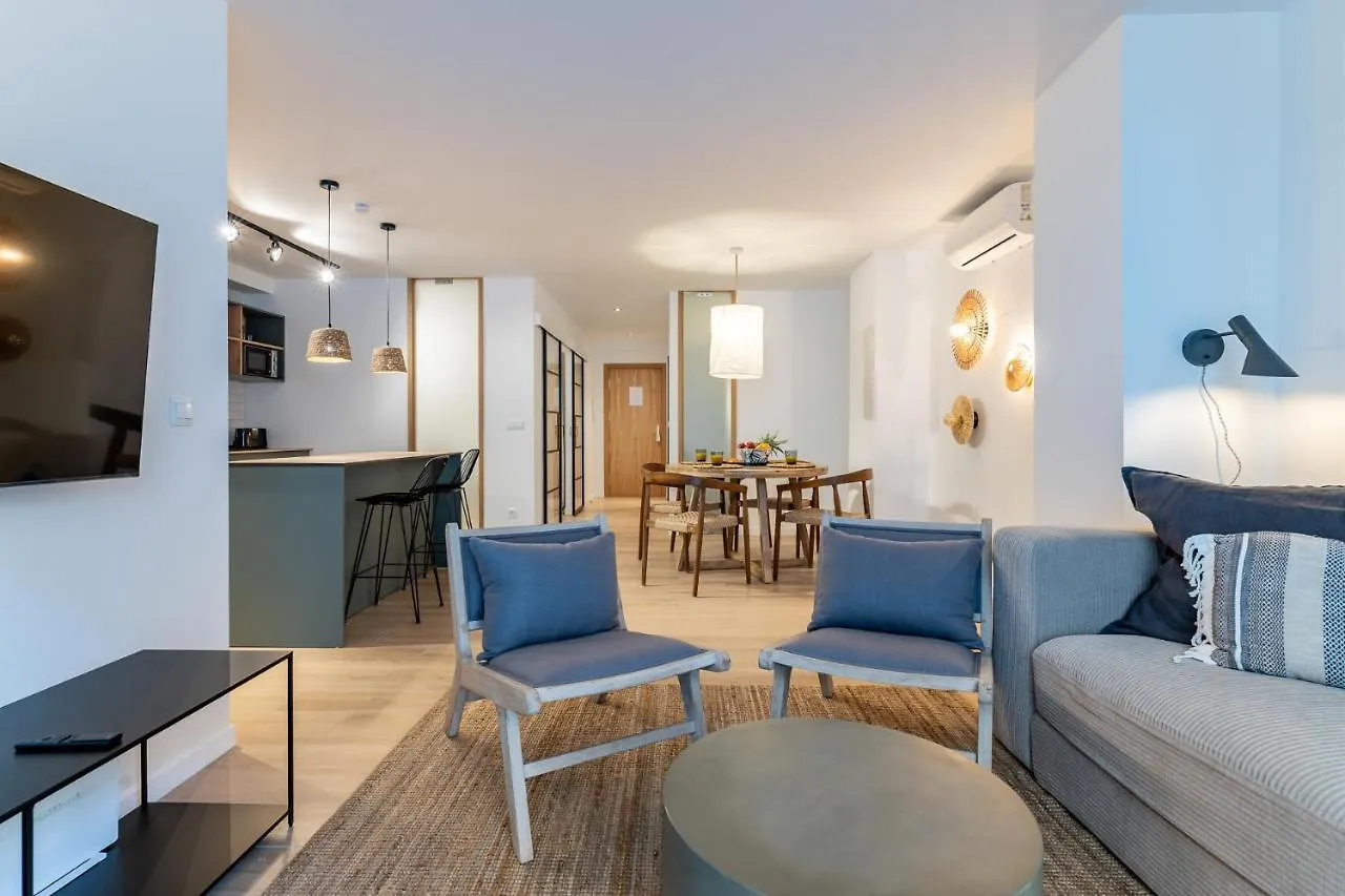 아파트 Luxury Beachfront Living On The Beach With Big Terrace 토레몰리노스