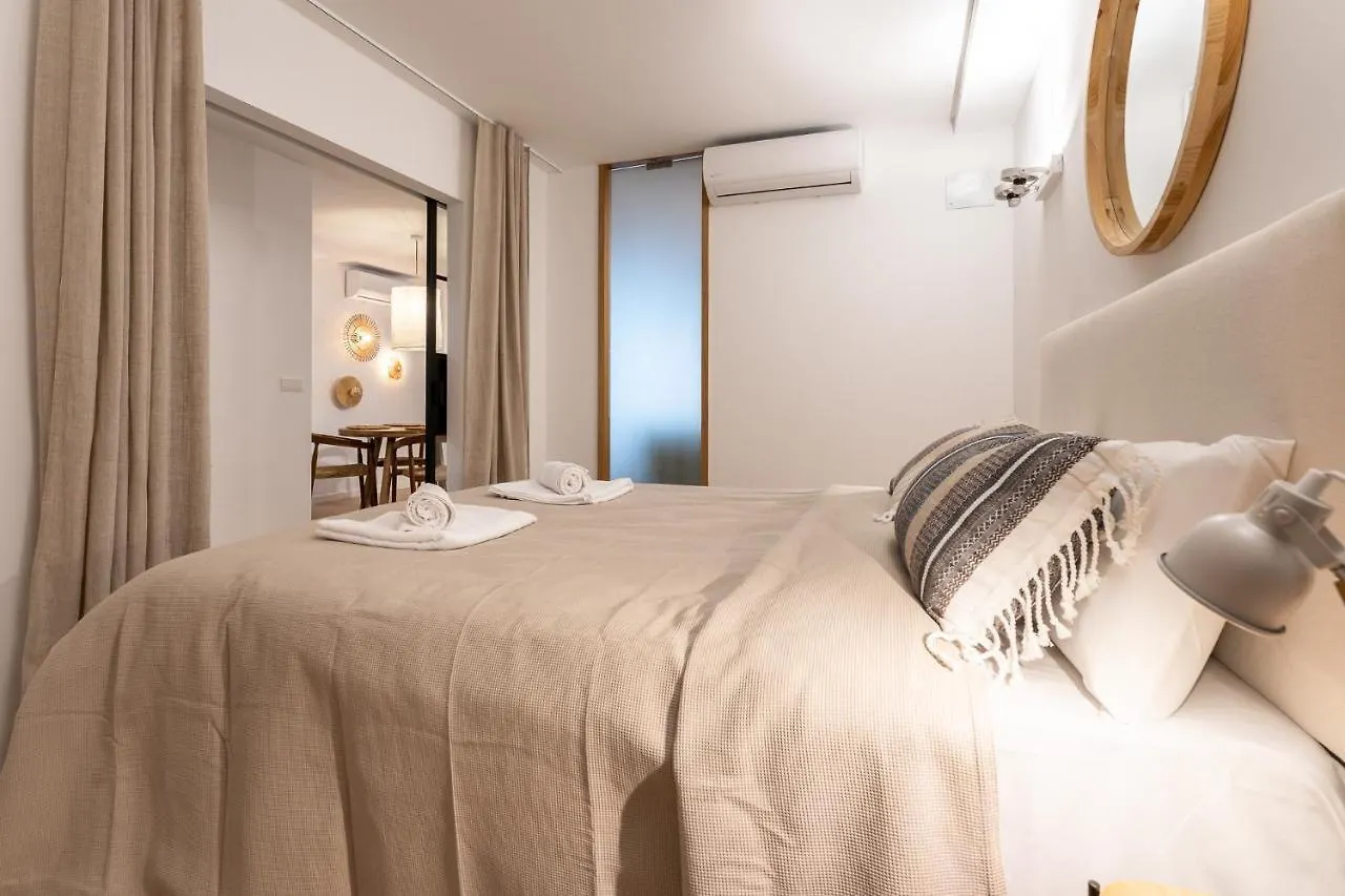 Luxury Beachfront Living On The Beach With Big Terrace 토레몰리노스 아파트